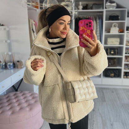 Cardigan d'Hiver en Laine d'Agneau avec Col Montant