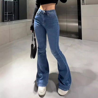 Le Denim Droit au Tombé Impeccable