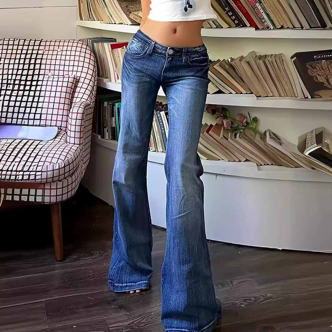 Le Denim Droit au Tombé Impeccable