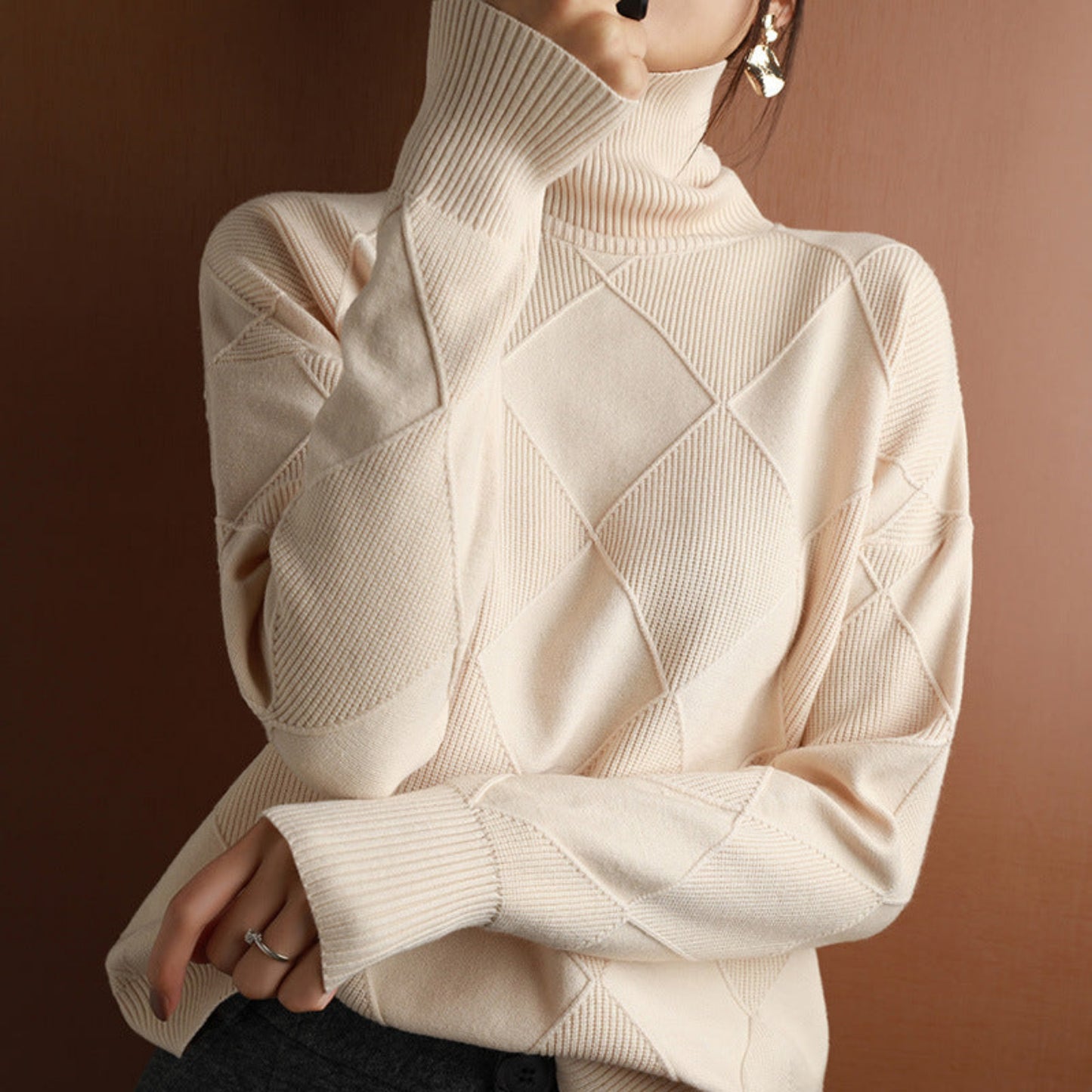 Pull fin à manches longues pour automne et hiver.