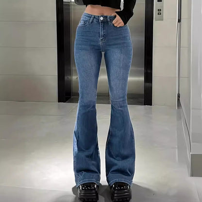 Le Denim Droit au Tombé Impeccable