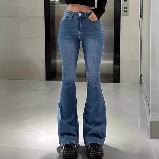 Le Denim Droit au Tombé Impeccable